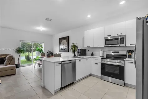 12586 NW 22nd Place Miami FL 33167
