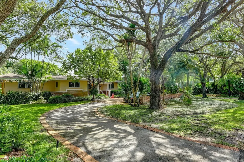6255 SW 92nd Street Pinecrest FL 33156