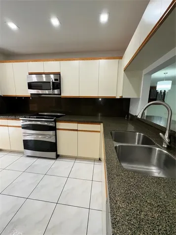 4745 NW 98th Place Doral FL 33178