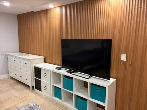 2780 NE 183rd Street Aventura FL 33160