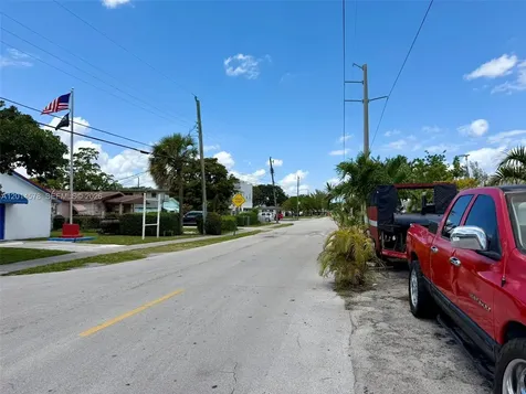 141 SW 2nd Street Deerfield Beach FL 33441