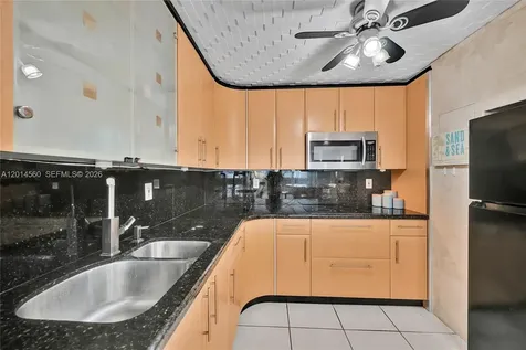 6039 Collins Avenue Miami Beach FL 33140