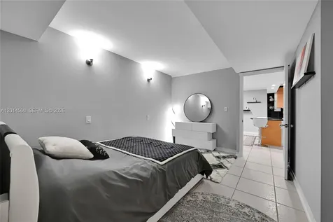 6039 Collins Avenue Miami Beach FL 33140