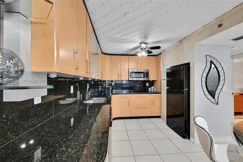 6039 Collins Avenue Miami Beach FL 33140