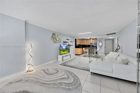6039 Collins Avenue Miami Beach FL 33140