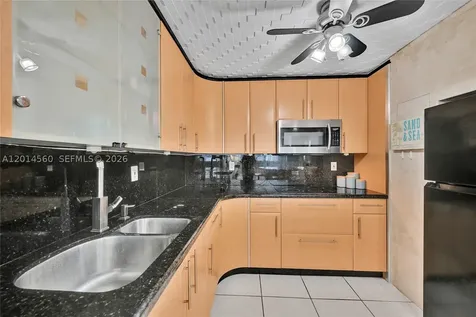 6039 Collins Avenue Miami Beach FL 33140