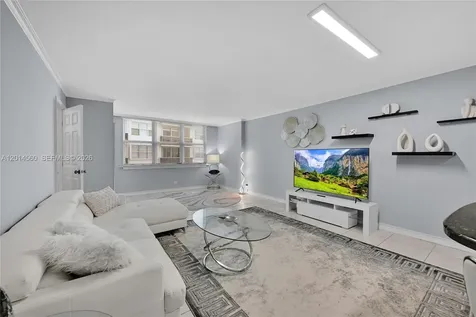 6039 Collins Avenue Miami Beach FL 33140