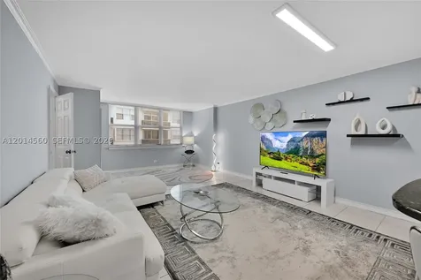 6039 Collins Avenue Miami Beach FL 33140
