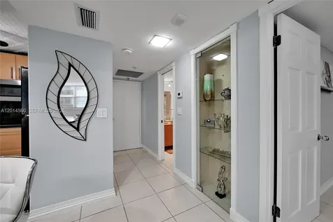 6039 Collins Avenue Miami Beach FL 33140
