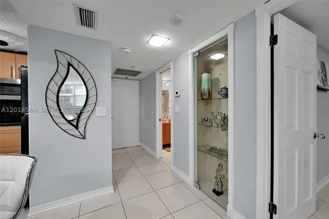 6039 Collins Avenue Miami Beach FL 33140