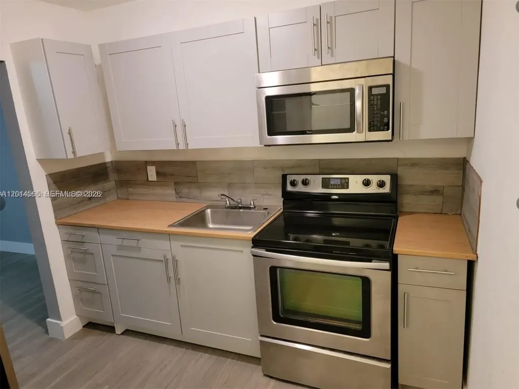 2530 NW 17th Street Fort Lauderdale FL 33311