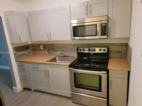 2530 NW 17th Street Fort Lauderdale FL 33311