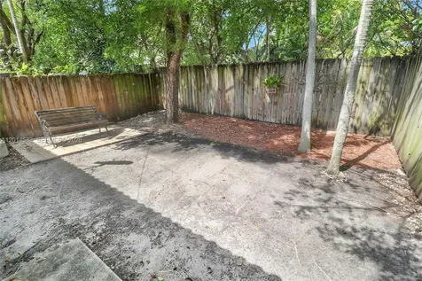 117 SE 3rd Avenue Hallandale Beach FL 33009