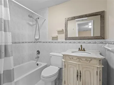 9 E 4th Street Hialeah FL 33010