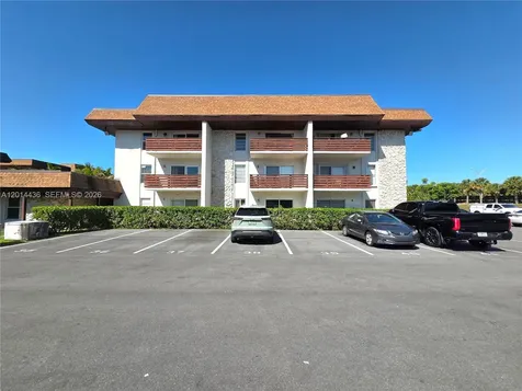 7477 SW 82nd Street Miami FL 33143