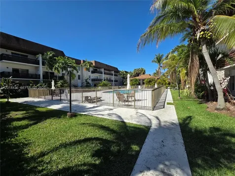 7477 SW 82nd Street Miami FL 33143