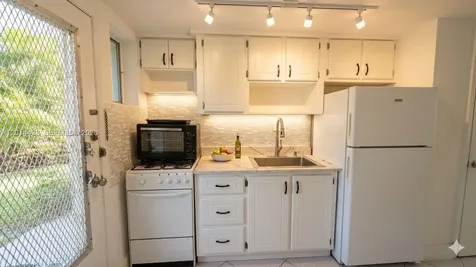 6490 Collins Avenue Miami Beach FL 33141
