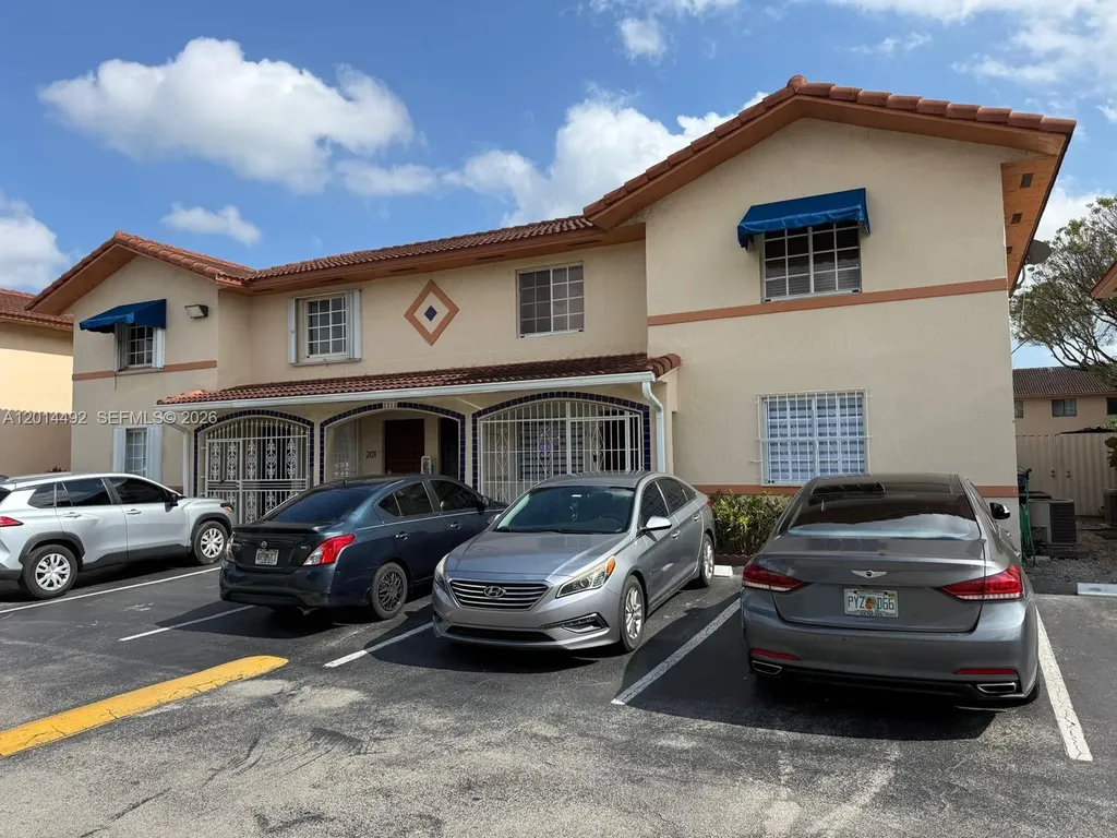 2212 W 74th Street Hialeah FL 33016