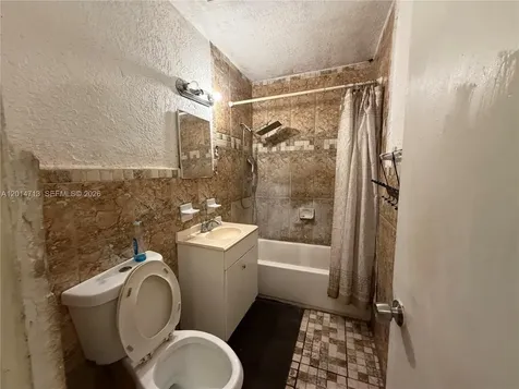 385 NE 129th Street North Miami FL 33161