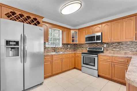2385 NW 32nd Street Miami FL 33142