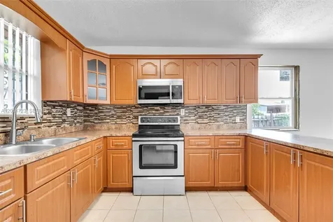 2385 NW 32nd Street Miami FL 33142