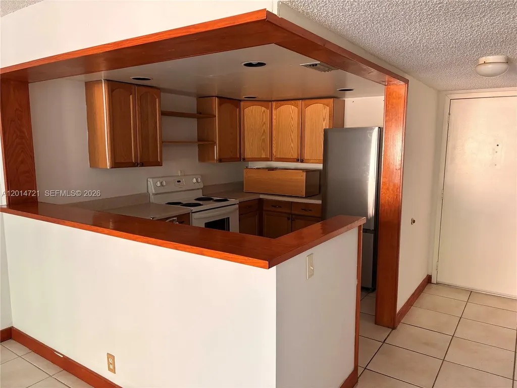 20860 San Simeon Way Miami FL 33179