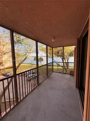 20860 San Simeon Way Miami FL 33179