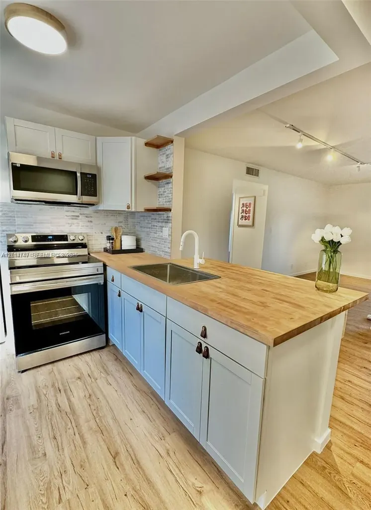 715 Gardens Drive Pompano Beach FL 33069