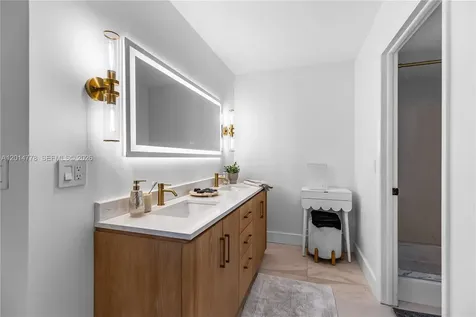 5850 Camino Del Sol Boca Raton FL 33433