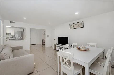 5225 Collins Avenue Miami Beach FL 33140