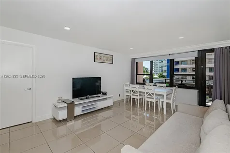 5225 Collins Avenue Miami Beach FL 33140
