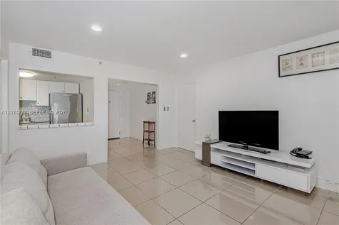5225 Collins Avenue Miami Beach FL 33140