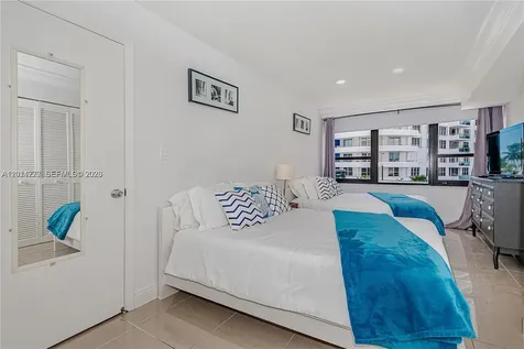 5225 Collins Avenue Miami Beach FL 33140