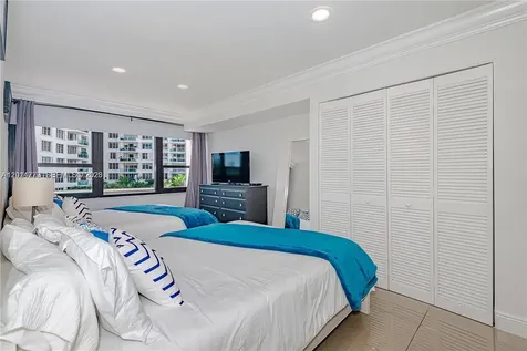 5225 Collins Avenue Miami Beach FL 33140