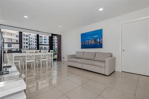 5225 Collins Avenue Miami Beach FL 33140
