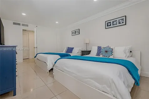 5225 Collins Avenue Miami Beach FL 33140
