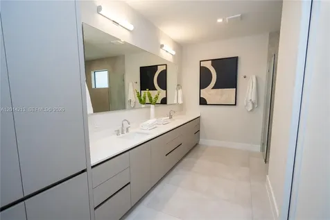 2745 SW 23 Terrace Miami FL 33145