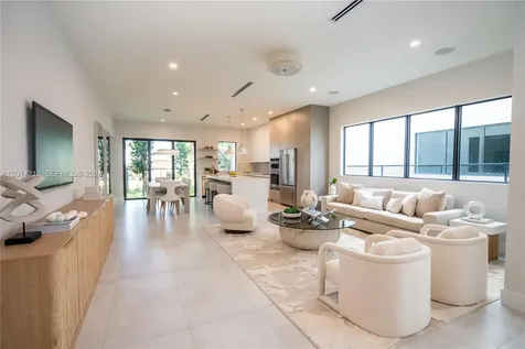 2745 SW 23 Terrace Miami FL 33145