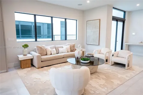 2745 SW 23 Terrace Miami FL 33145