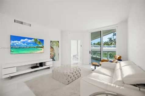 21050 Point Place Aventura FL 33180