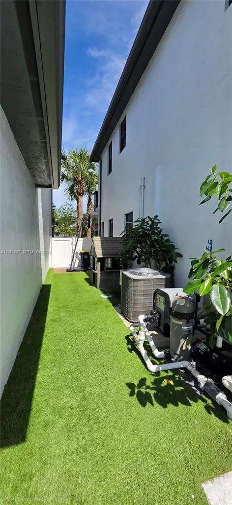 4971 Whispering Way Fort Lauderdale FL 33312