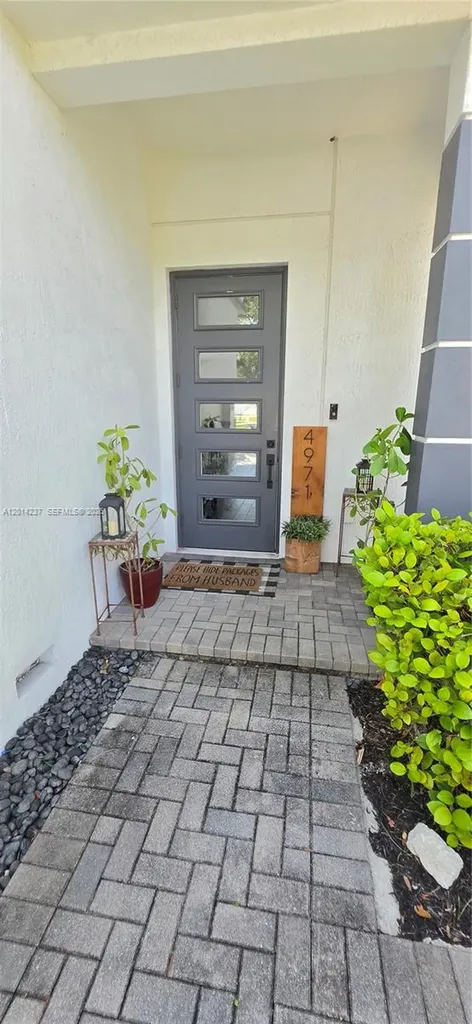 4971 Whispering Way Fort Lauderdale FL 33312