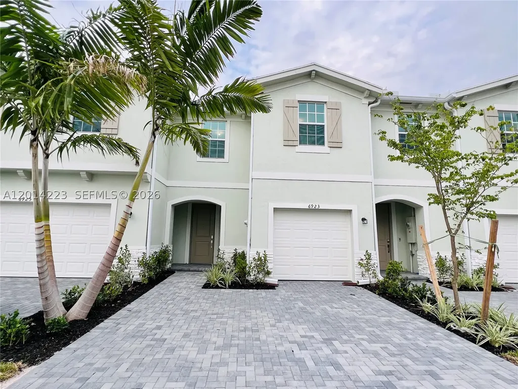 6923 Harbours Edge Avenue Lake Worth FL 33467