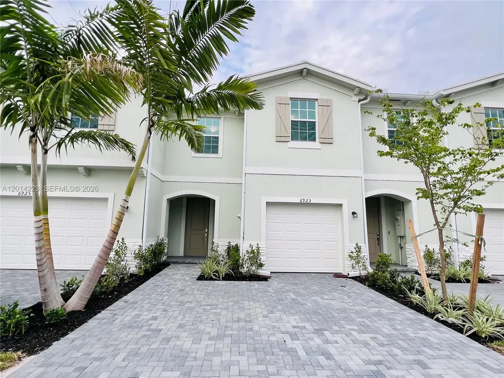 6923 Harbours Edge Avenue Lake Worth FL 33467