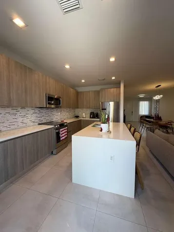 7187 NW 103 Path Miami FL 33178