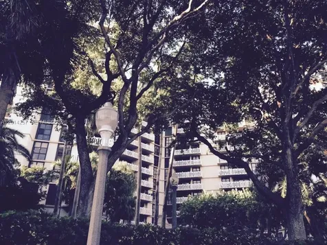 1121 Crandon Bl Key Biscayne FL 33149