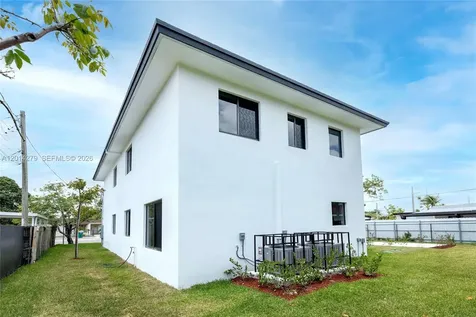 9151 NW 32 Avenue Miami FL 33147