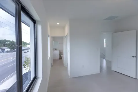 9151 NW 32 Avenue Miami FL 33147