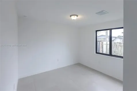 9151 NW 32 Avenue Miami FL 33147