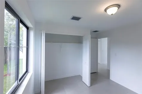 9151 NW 32 Avenue Miami FL 33147